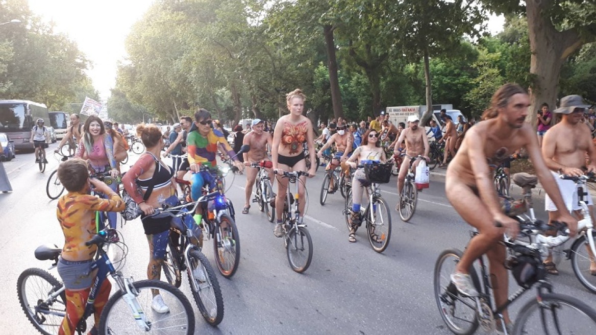 Βίντεο: Γυμνές... σούζες στους δρόμους της Θεσσαλονίκης