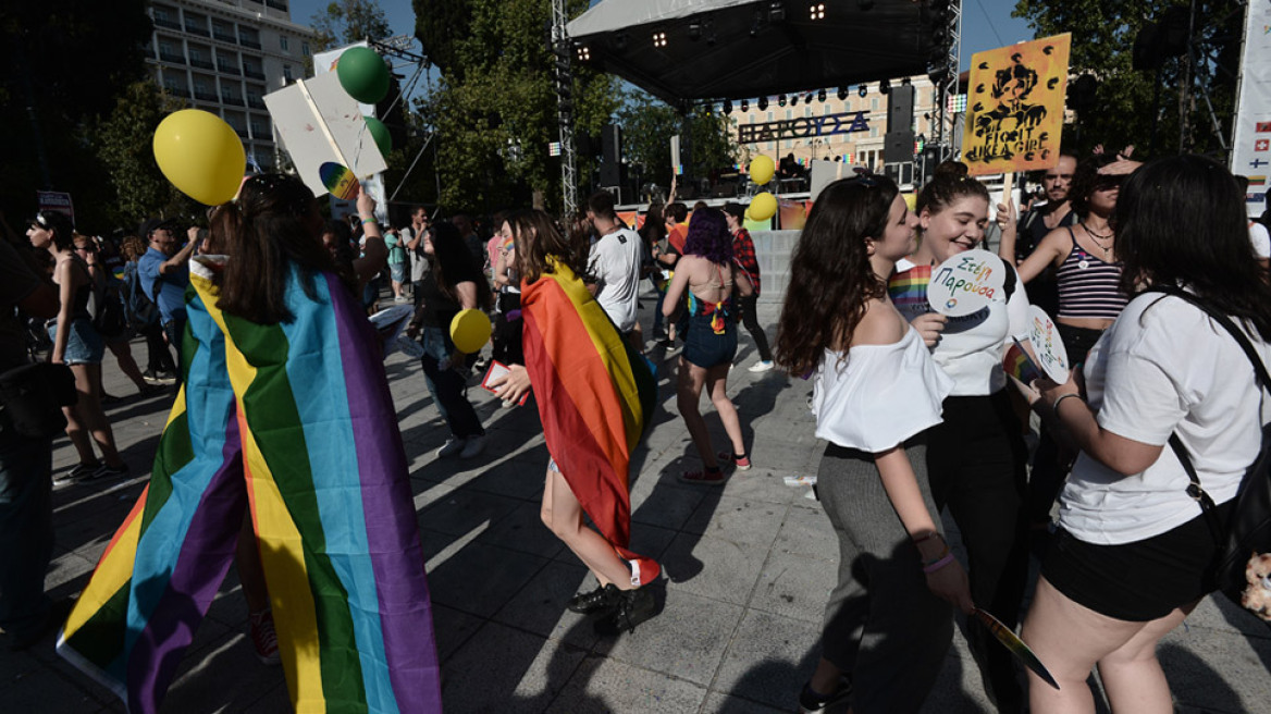 Βίντεο και φωτογραφίες: Στο ρυθμό του Athens Pride η πρωτεύουσα