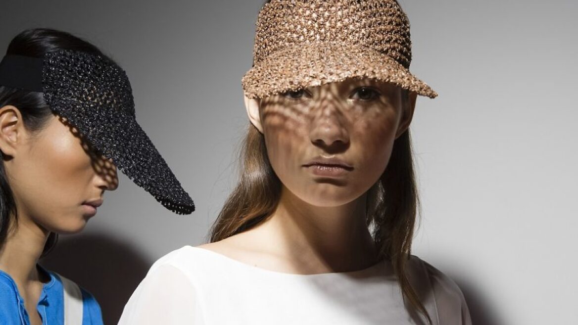 Πώς πρέπει να είναι φέτος το καπέλο σας, σύμφωνα με τα catwalks