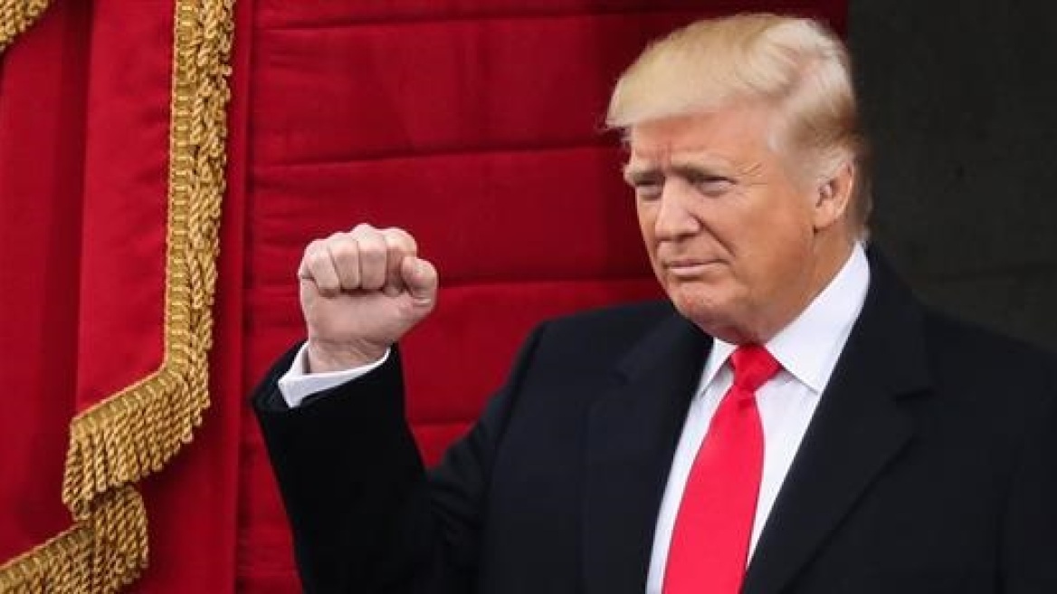 Ο Τραμπ «πλέκει το εγκώμιο» του Κόντε για το μεταναστευτικό