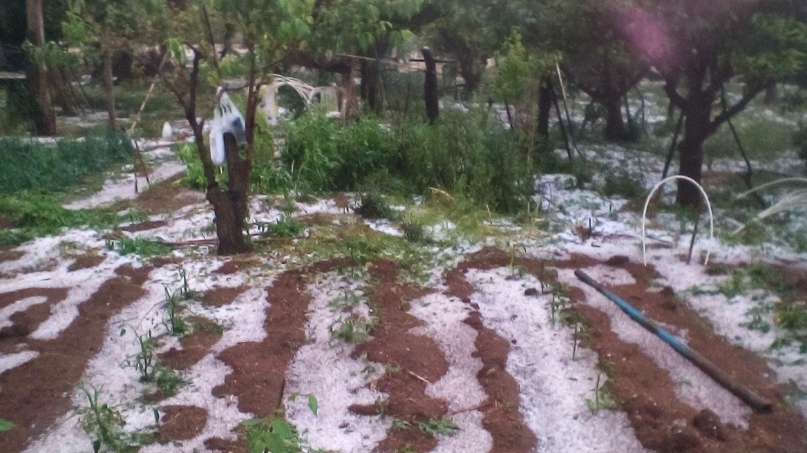 Χαλάζι και μεγάλες καταστροφές στα Τρίκαλα