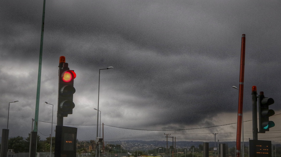 Σοβαρά προβλήματα στους δρόμους - Πλημμύρισε η Περιφερειακή Αιγάλεω