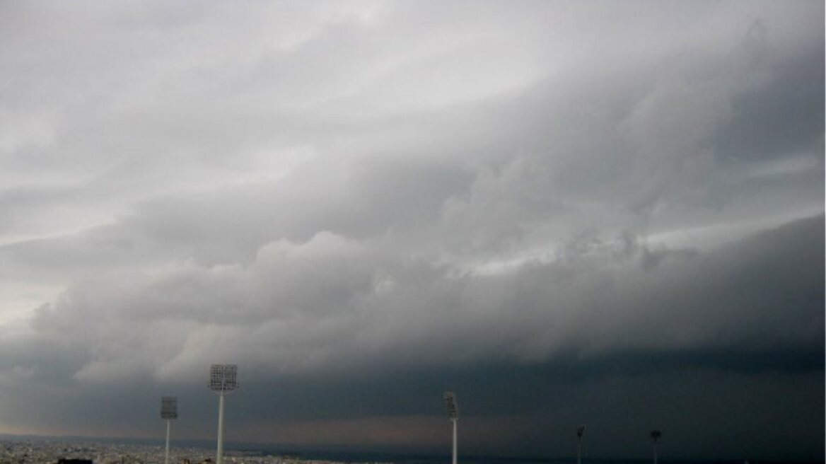 Βρέχει στην Αττική - Πού παρουσιάζονται προβλήματα 