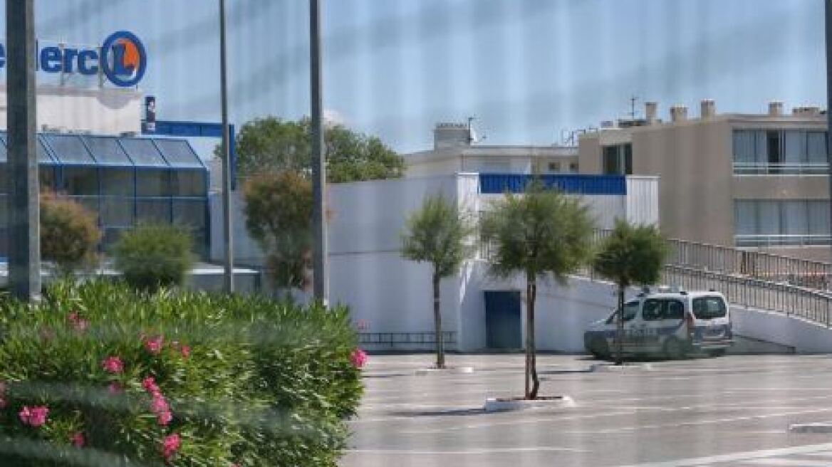 Γυναίκα επιτέθηκε με κοπίδι σε πελάτες σούπερ μάρκετ στη Γαλλία φωνάζοντας «Αλλάχου Άκμπαρ»
