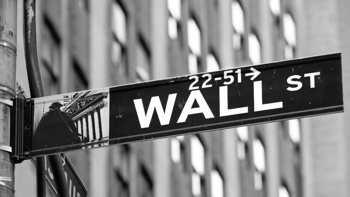 Με απώλειες ξεκίνησε την εβδομάδα η Wall Street