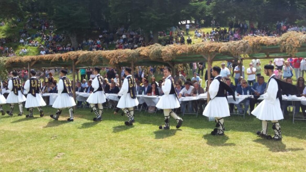 Οι Σαρακατσαναίοι κήρυξαν «ανεπιθύμητους» τους ΣΥΡΙΖΑ-ΑΝΕΛ στο αντάμωμά τους
