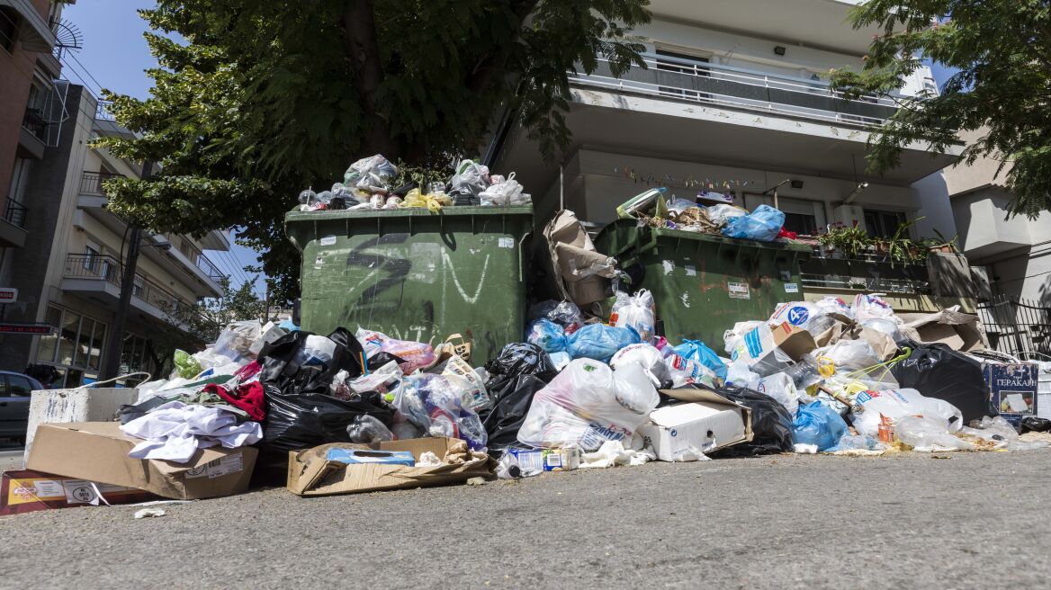 Λόφοι τα σκουπίδια στο λεκανοπέδιο: Η Φυλή θα μείνει κλειστή έως τη Δευτέρα