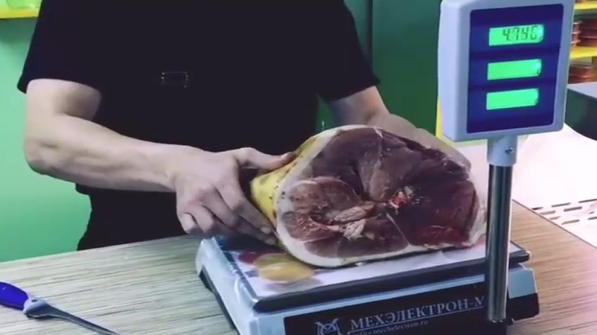 Δείτε πως μπορεί ο κρεοπώλης να σας εξαπατήσει στο ζύγισμα