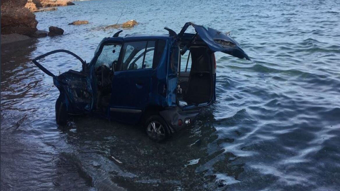 Σαλαμίνα: Πολλαπλά κατάγματα για 49χρονη που έπεσε με το αυτοκίνητο στη θάλασσα