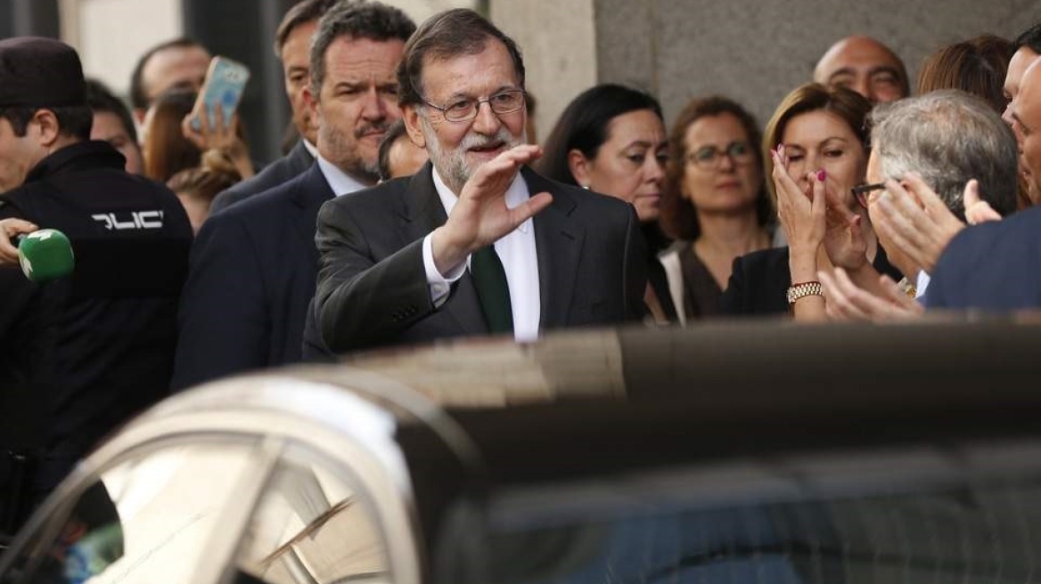 Ο Μαριάνο Ραχόι υποθηκοφύλακας: Επέστρεψε στην παλιά του δουλειά (βίντεο)