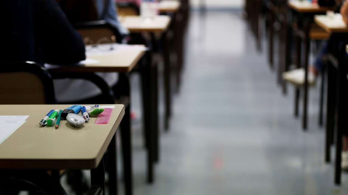 Στην Αλγερία έκοψαν το διαδίκτυο σε όλη τη χώρα για να αποφύγουν τα «σκονάκια» των μαθητών