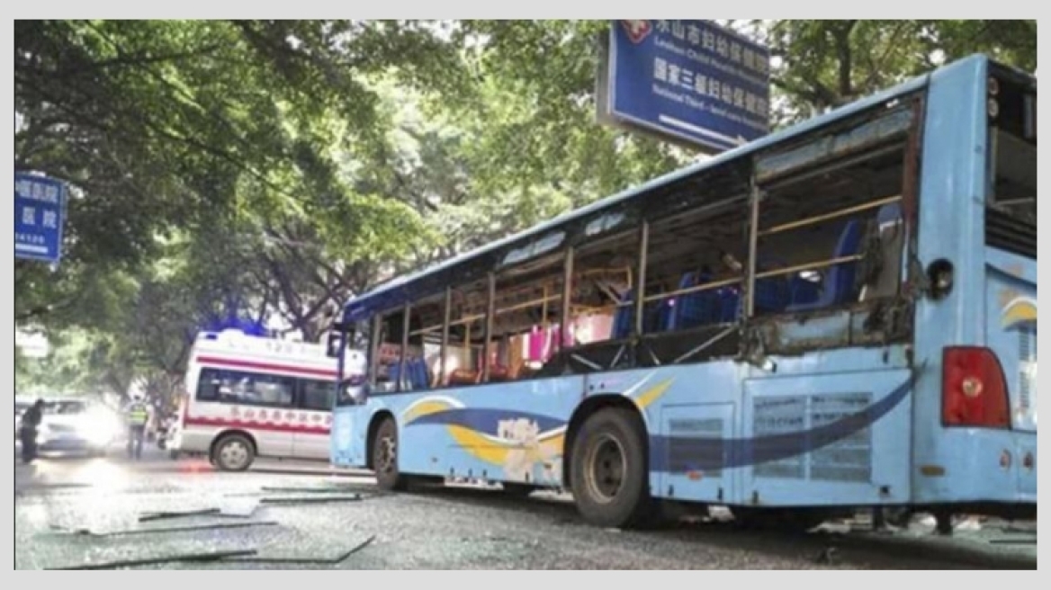 Βίντεο: 15 τραυματίες από έκρηξη λεωφορείου στην Κίνα