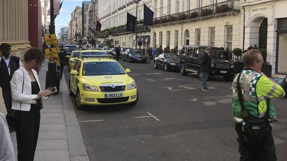 Πανικός στο Λονδίνο: Άντρας πέθανε στη μέση του δρόμου στο Μέιφερ