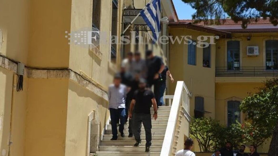 Δολοφονία Δουρουντάκη: Προφυλακιστέος ο ένας αδερφός – Ελεύθερος με όρους ο δεύτερος