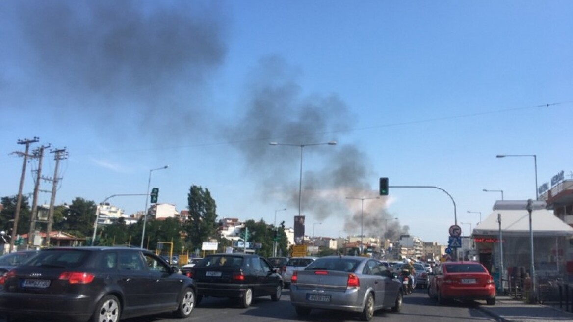 Θεσσαλονίκη:  Φωτιά στο πρώην στρατόπεδο Παύλου Μελά