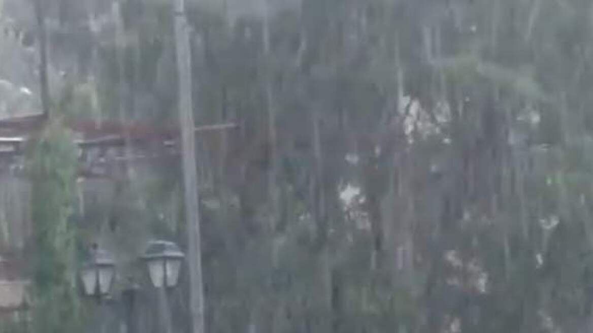 Βίντεο: Ισχυρή χαλαζόπτωση στα Λαγκάδια Γορτυνίας 