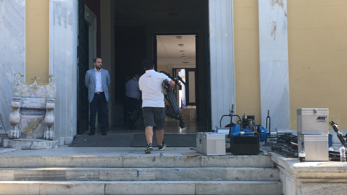 Πυρετώδεις προετοιμασίες για τη «φιέστα» με τις γραβάτες στο Ζάππειο 