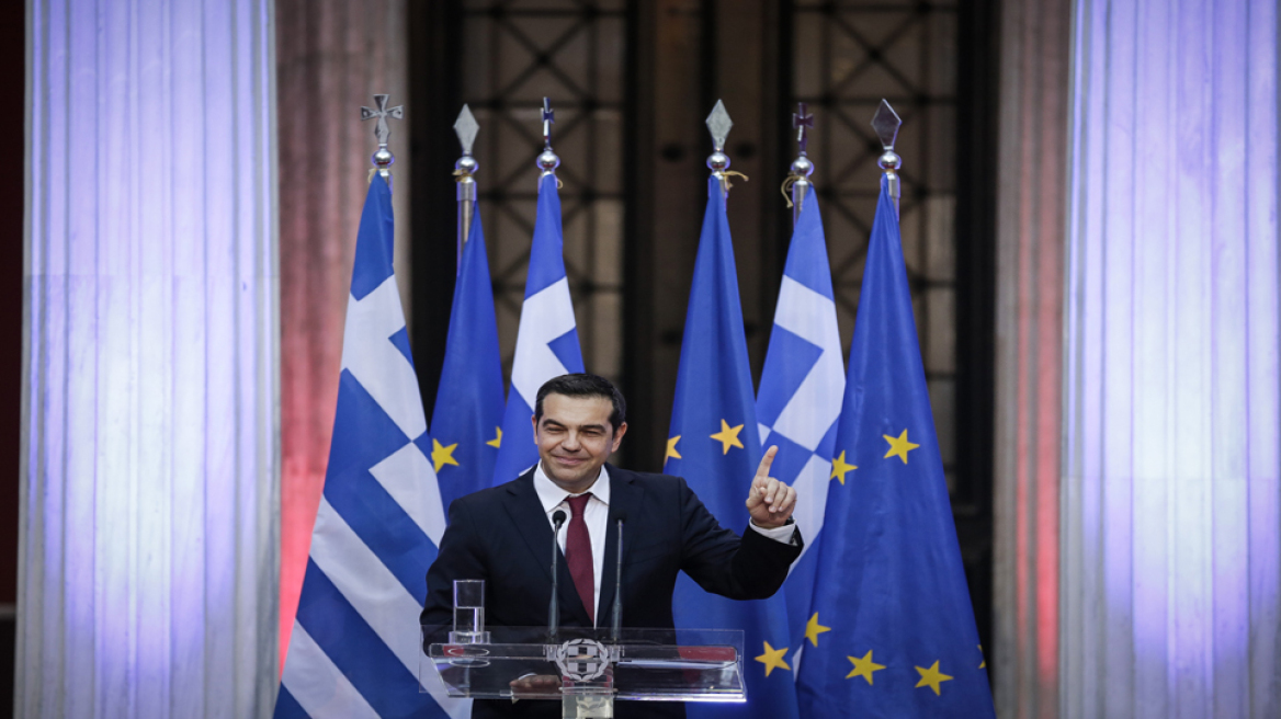 Πού το πάει ο Αλέξης με τη γραβάτα;