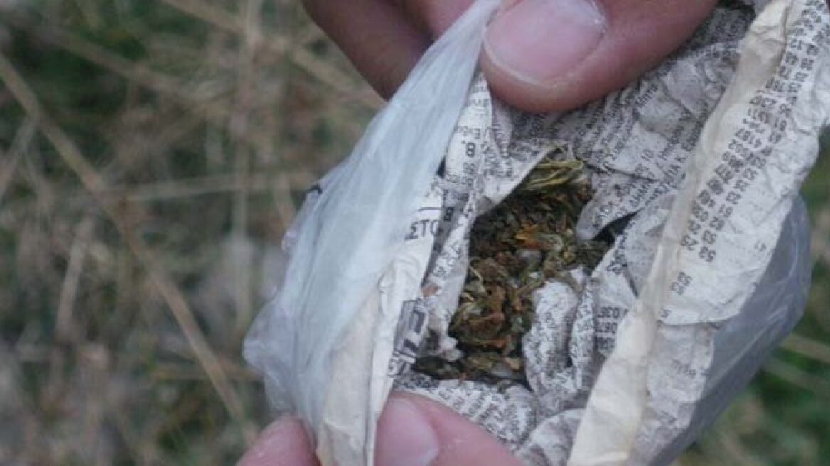 Πήγαν στα Μάταλα με το… χασίς στις τσέπες