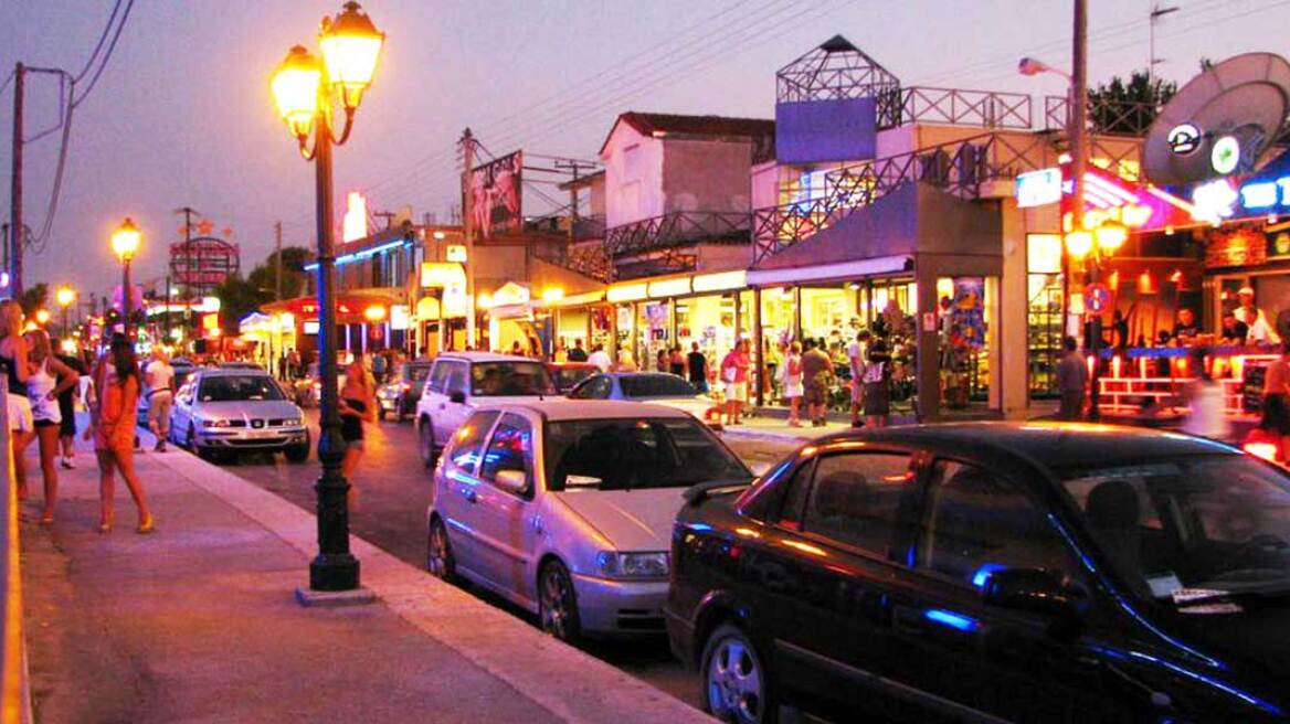 Ζάκυνθος: Μυστηριώδης ξυλοδαρμός Βρετανίδας στον ύπνο της