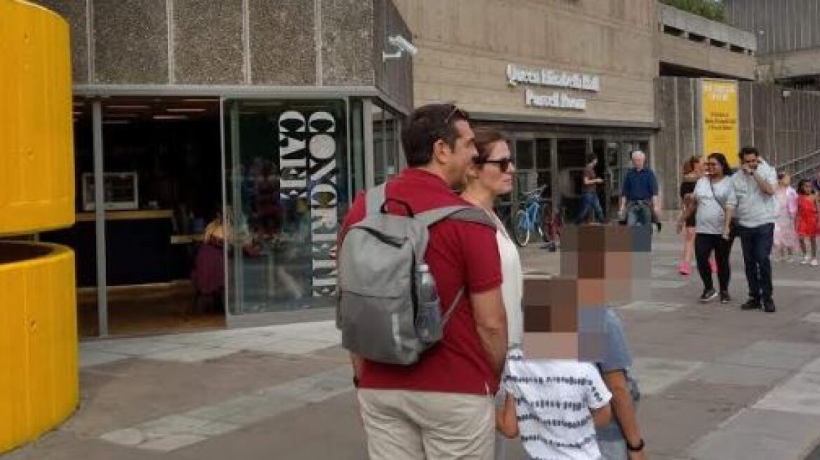 Φωτογραφία: Ο Τσίπρας στο Λονδίνο με την οικογένειά του