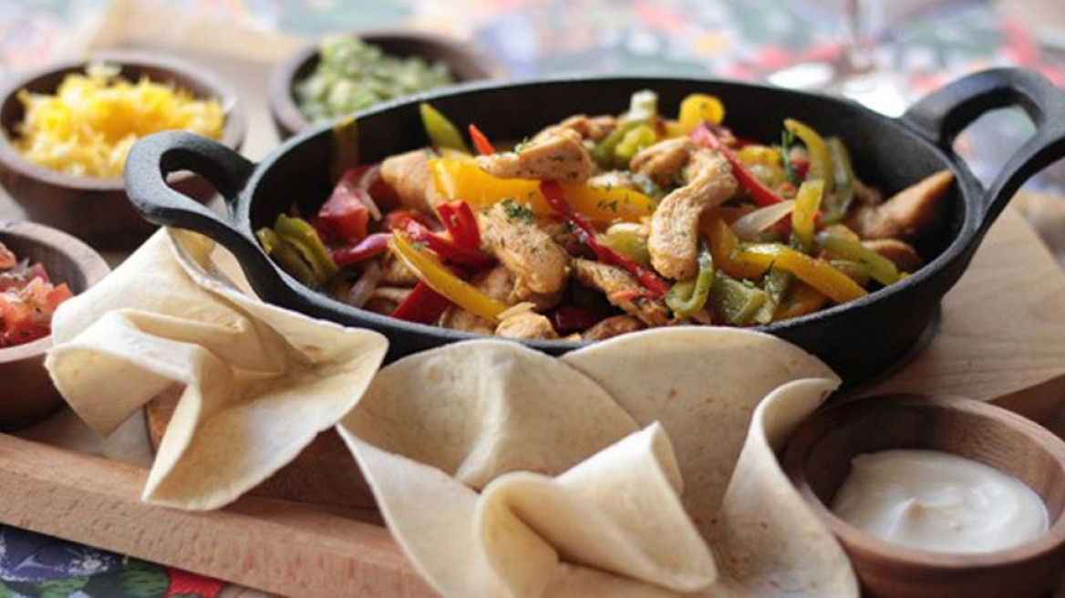 Μια μεξικάνικη Mamacita για tacos και margaritas