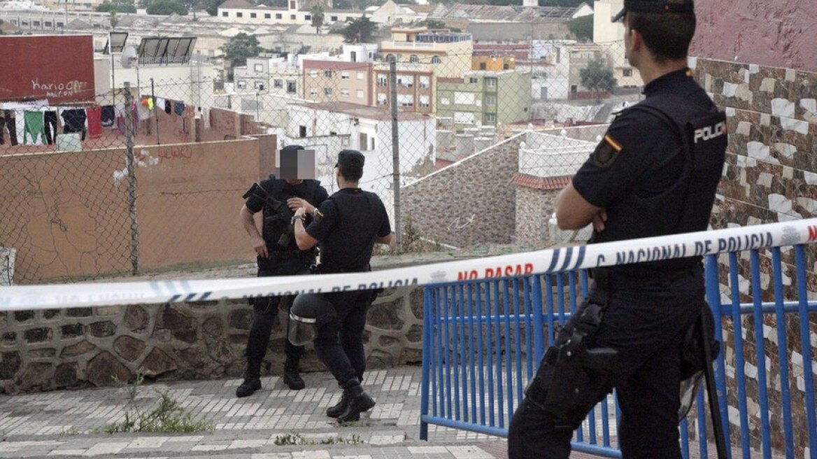 Ισπανία: Κρατούσε αιχμάλωτες τη μητέρα και την αδερφή του
