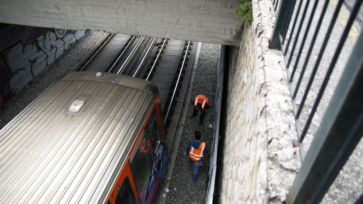 Σοκ στον ΗΣΑΠ Καλλιθέας: Άντρας «βούτηξε» στις ράγες και παρασύρθηκε από συρμό