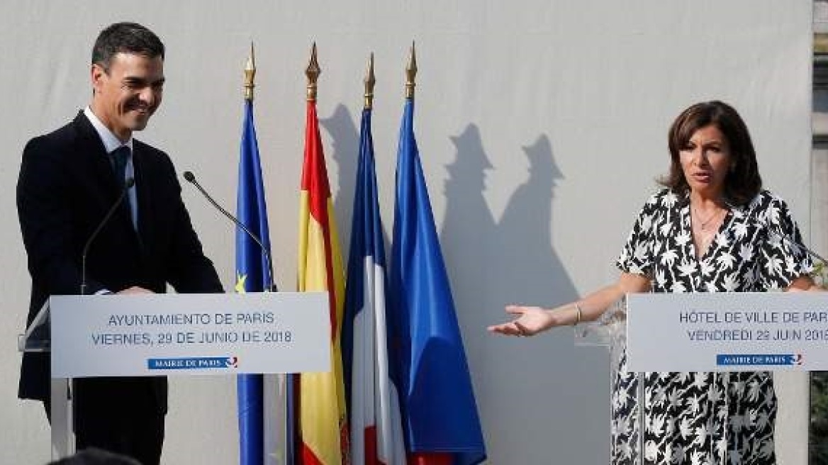 Ο Ισπανός πρωθυπουργός «έσωσε την τιμή της Ευρώπης», δηλώνει η δήμαρχος του Παρισιού 