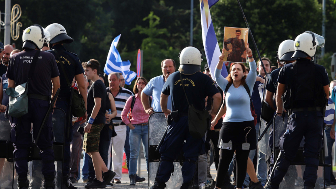 Νέες αποδοκιμασίες κατά Συριζαίων: Στο στόχαστρο αυτή τη φορά Αχτσιόγλου και Φάμελλος