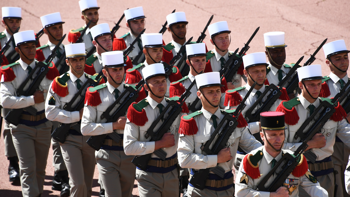 Επιστρέφει η υποχρεωτική «στράτευση» από τα 16 στη Γαλλία