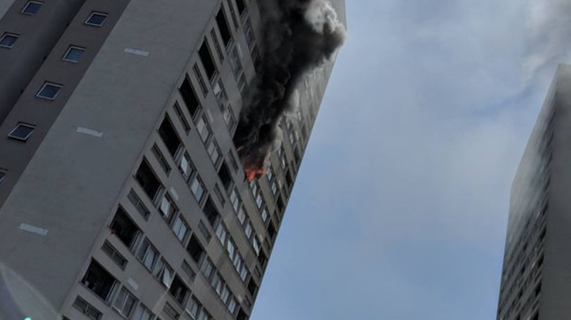 Μεγάλη πυρκαγιά σε πολυώροφο κτίριο στο Λονδίνο