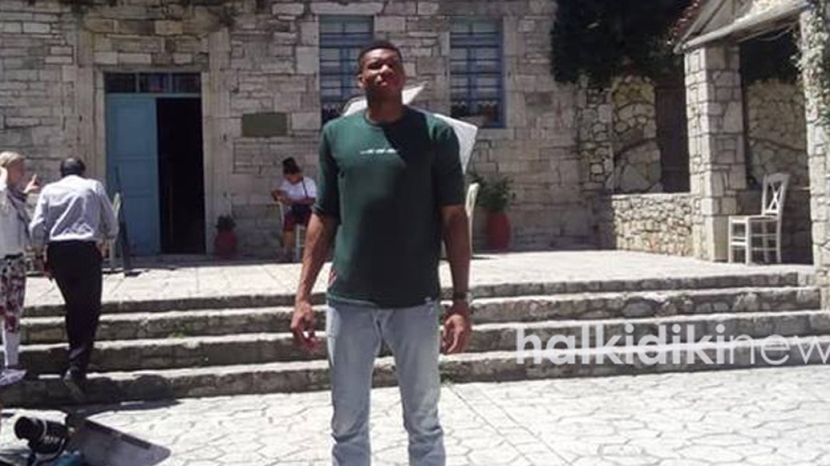 Στην Άφυτο για να διαφημίσει τη Χαλκιδική ο Αντετοκούνμπο