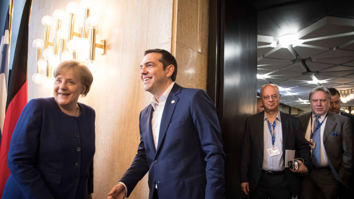 Προσφυγικό: Ο Τσίπρας «βάζει πλάτη» στη Μέρκελ με αντάλλαγμα... ολίγον ΦΠΑ