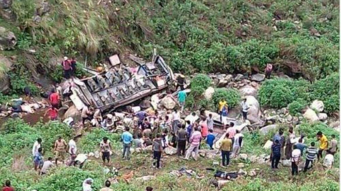 Τραγωδία στην Ινδία: Τουλάχιστον 47 νεκροί από τροχαίο με λεωφορείο