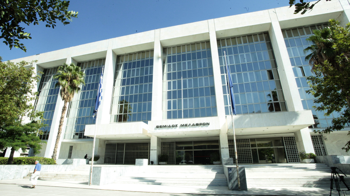 Άρειος Πάγος: Δεν επιτρέπεται, ούτε με συμφωνία εργαζομένου - εργοδότη, η μεταφορά της θερινής άδειας