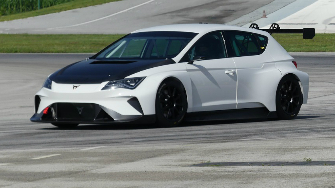  Το CUPRA e-Racer κάνει δοκιμές