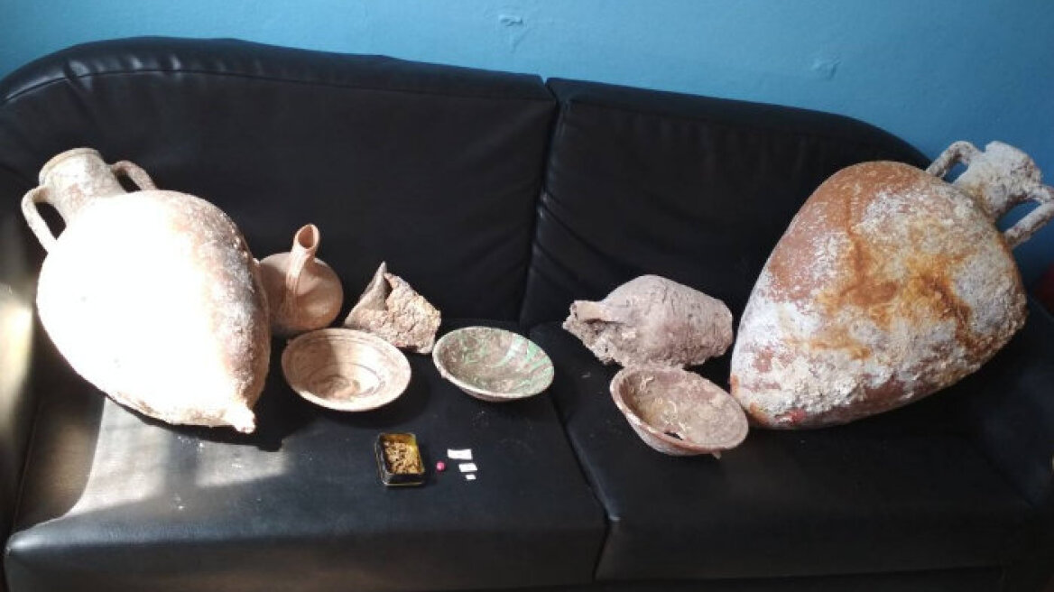 Κάλυμνος: Βρήκαν αρχαία στο σπίτι υπόπτου για ναρκωτικά