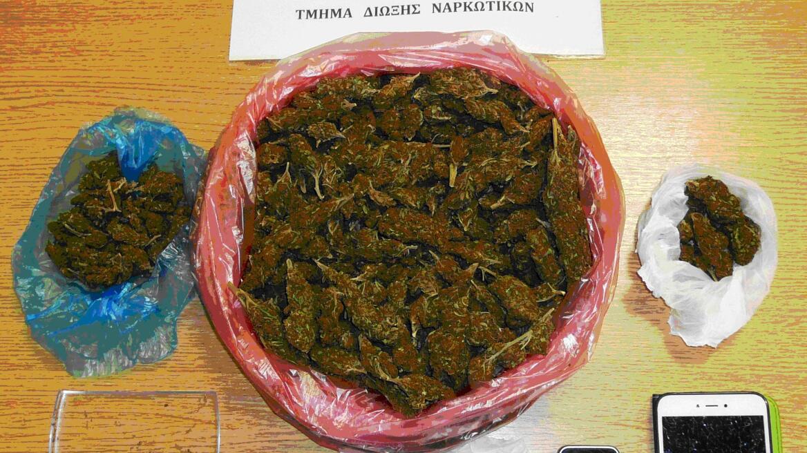 Έπιασαν προμηθευτή και πελάτη με μισό κιλό χασίς στον Βόλο