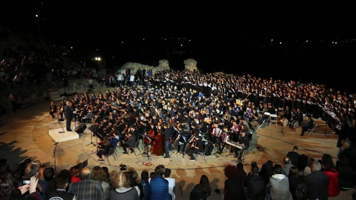 Καβάλα: 70χρονη έφτυσε μαέστρο επειδή ήθελε να ακούσει Έλληνες συνθέτες και όχι Μπαχ