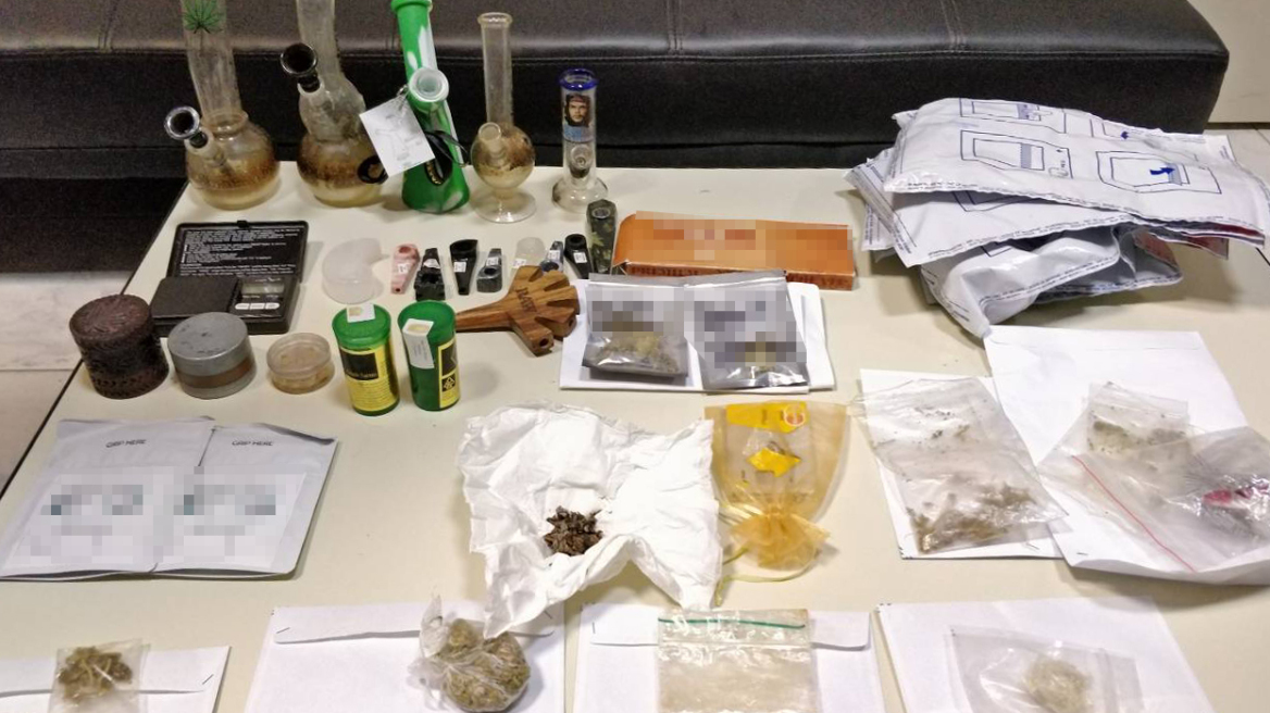 Μπισκότα με χασίς και μανιτάρια έφτασαν με δέματα στην Κω