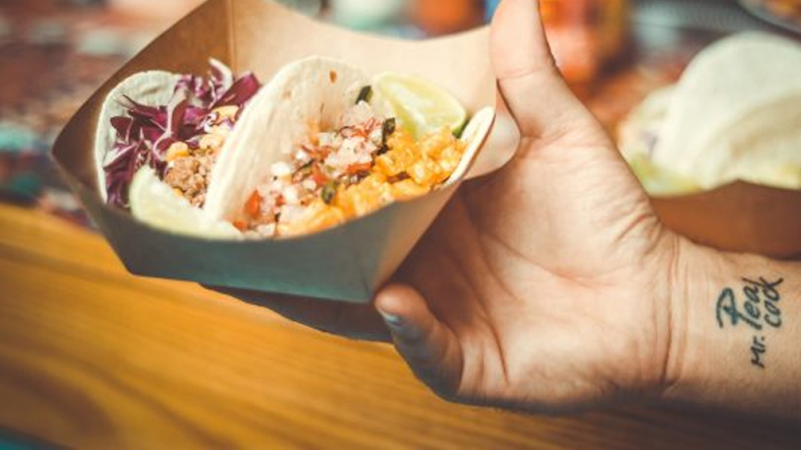 Μεξικάνικη fiesta στην αυλή του Mr. Peacock