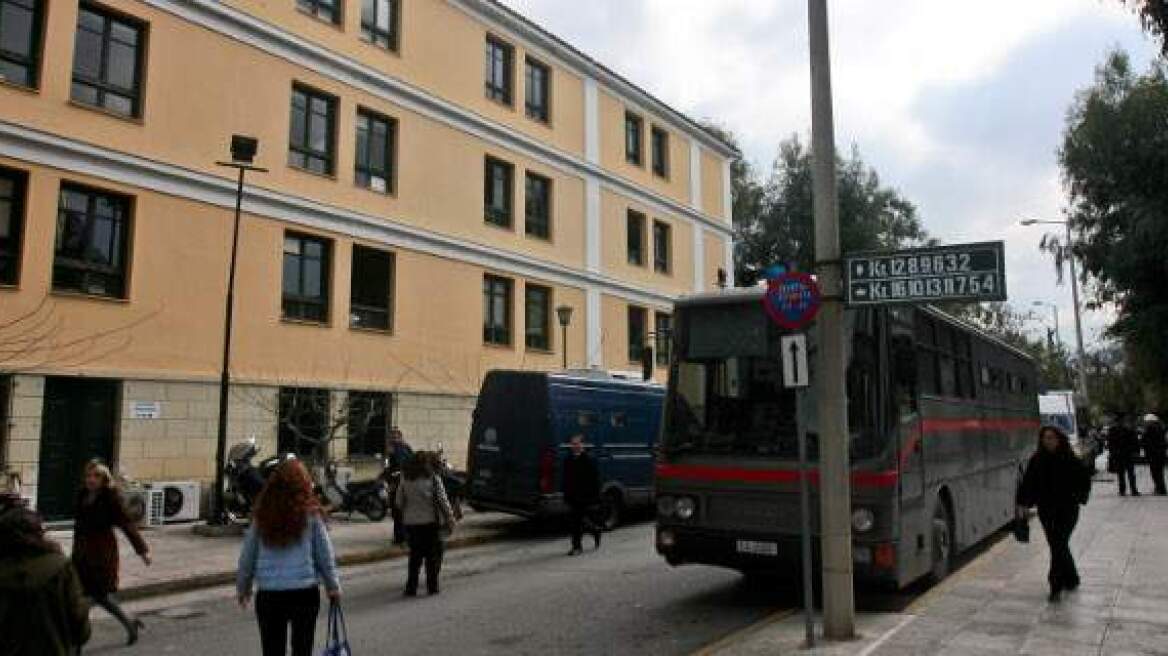 Ελεγχόμενη έκρηξη στο ύποπτο αντικείμενο που βρέθηκε στα Δικαστήρια Ευελπίδων 