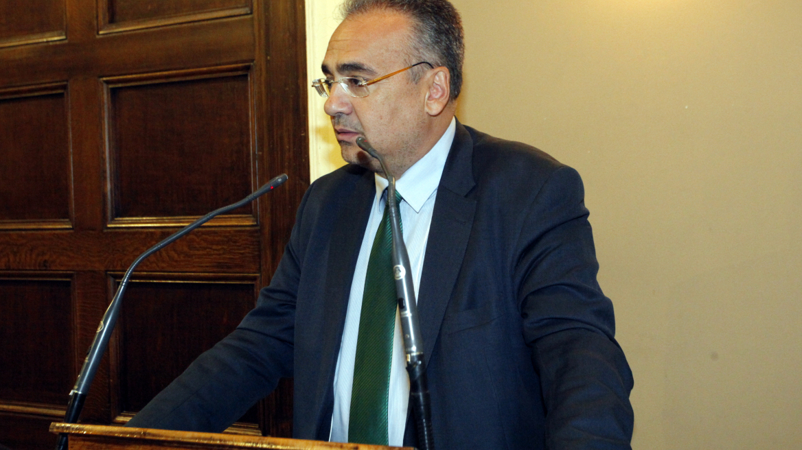 Βερβεσός: Το «αγωγόσημο» εξυπηρετεί τράπεζες, ασφαλιστικές εταιρείες και οικονομικούς παράγοντες