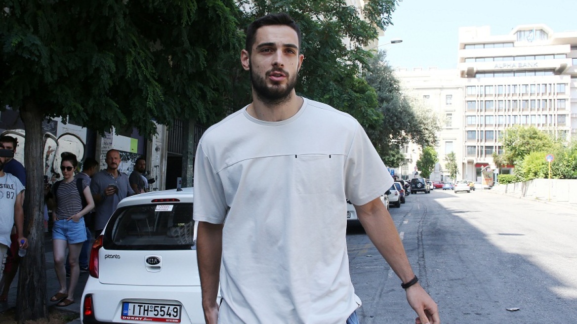 Αποφασίζει μεταξύ «αιωνίων» ο Παπαπέτρου