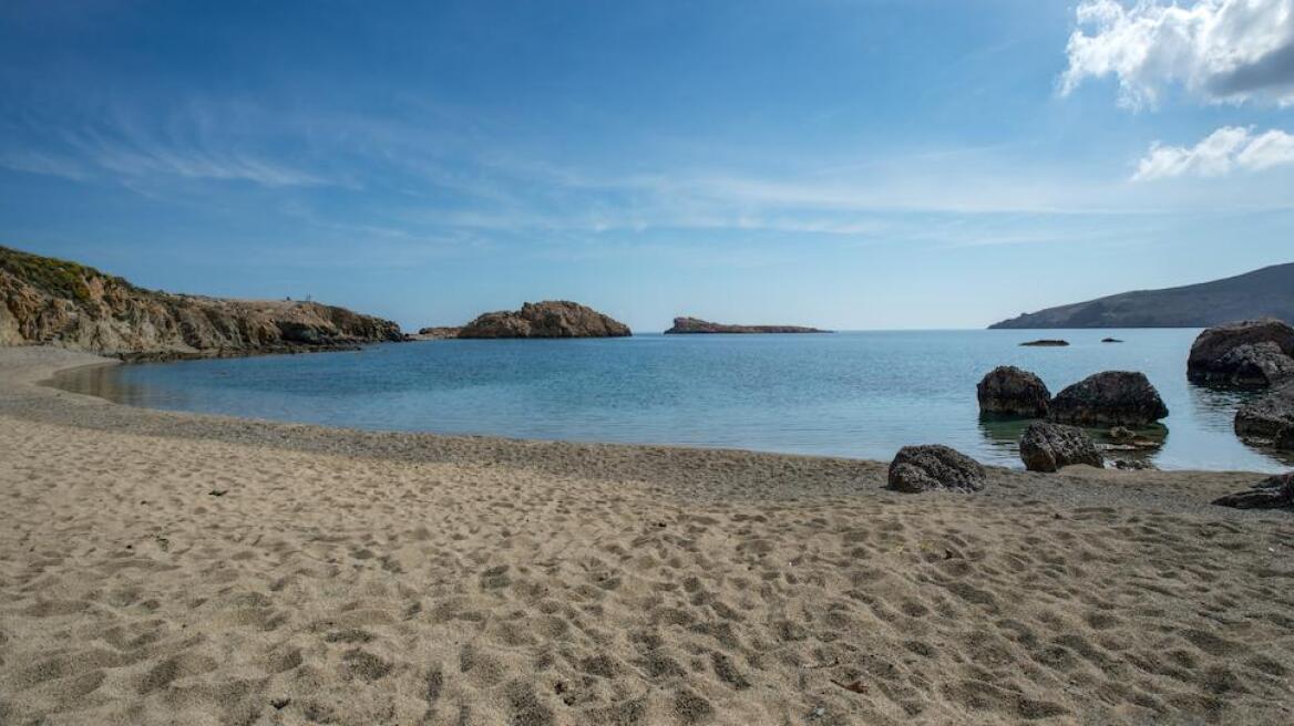 Βρήκαν πολυβόλο όπλο σε παραλία της Μυκόνου