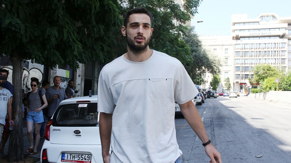 Παίχτης του Παναθηναϊκού ο Παπαπέτρου: Μένουν μόνο οι ανακοινώσεις