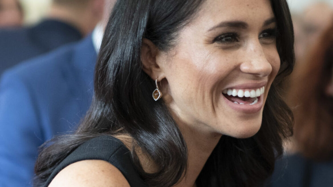 H Meghan Markle φόρεσε ένα μικρό μαύρο φόρεμα με την υπογραφή της Emilia Wickstead