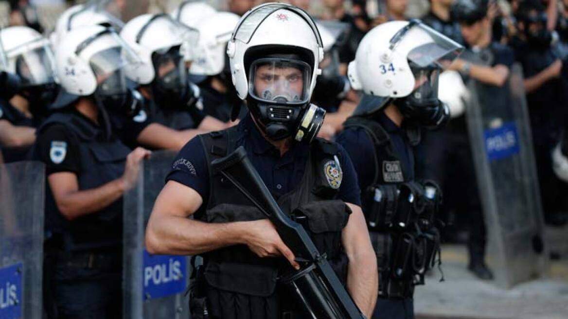 Τουρκία: Υπό κράτηση 16 άτομα για διασυνδέσεις με τρομοκρατία - Γάλλοι οι τρεις