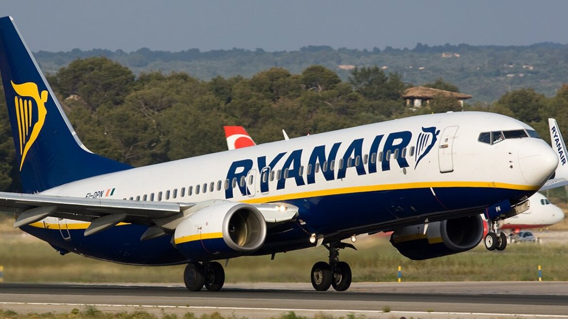 Αναγκαστική προσγείωση αεροσκάφους της Ryanair: Για πονοκεφάλους και ναυτία παραπονέθηκαν οι επιβάτες